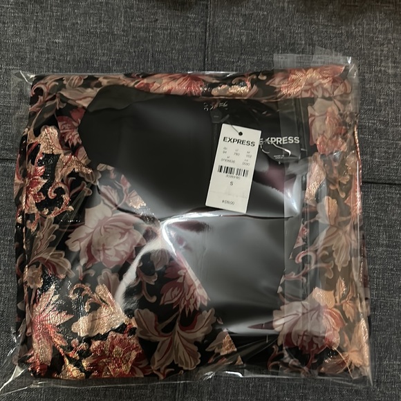 NWT Express Metallic Puff Sleeve Floral Deep V Dress Size Small - Picture 7 of 10